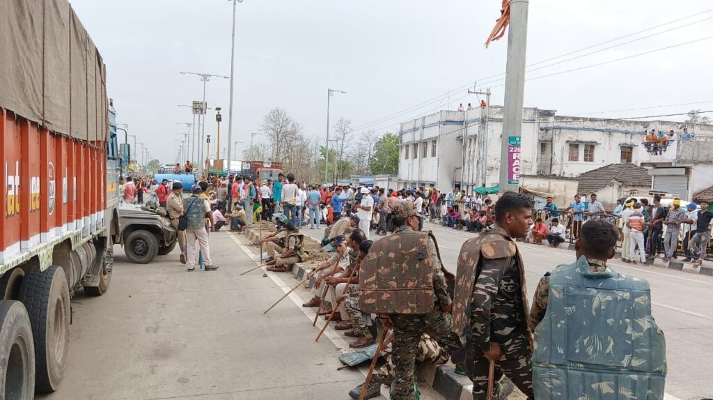  A heavy deployment of police was made on the Jabalpur-Nagpur highway which was blocked by angry protestors on Tuesday