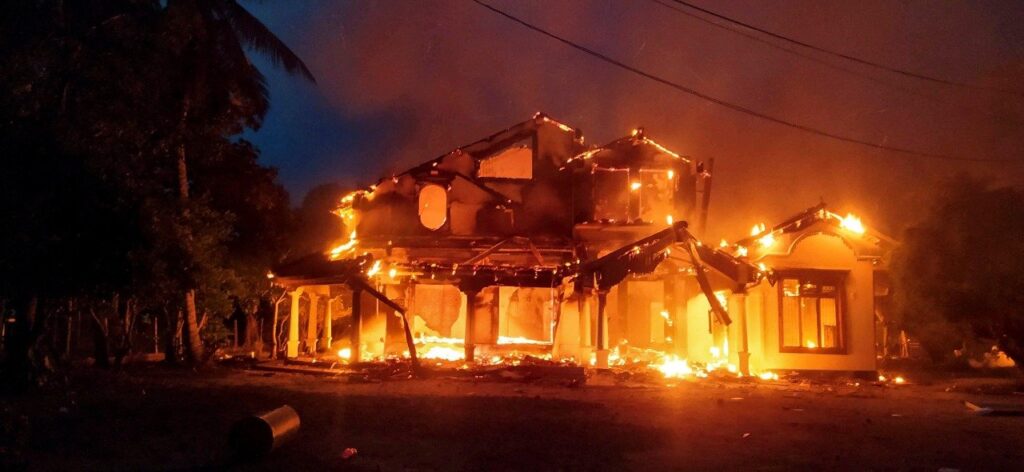 Mahinda rajapaksha's house set on fire