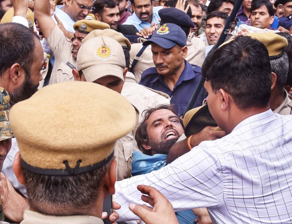 Accused of Kanhaiyalal murder were thrashed outside Jaipur court on Saturday.
