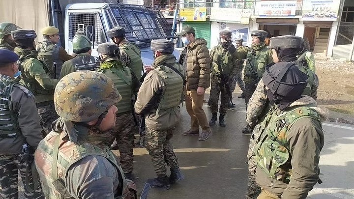 Anantnag: Policeman injured as terrorists open fire at security personnel .