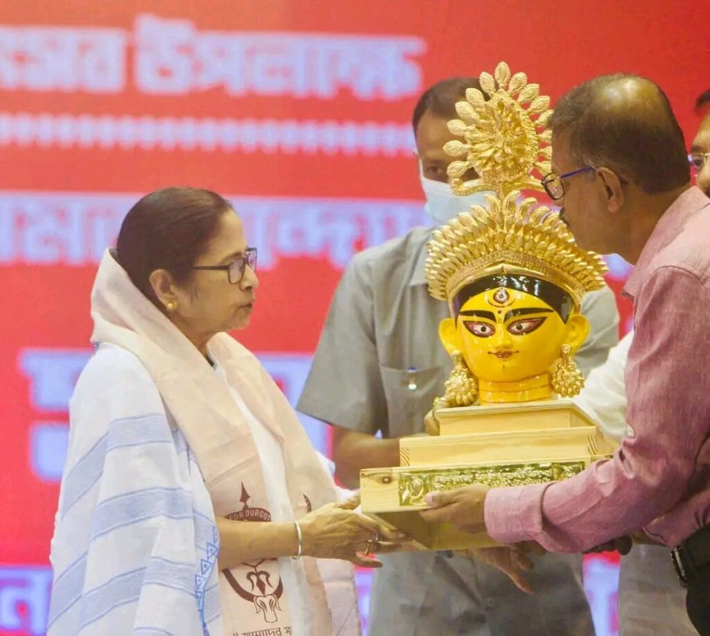Mamata Banerjee announces grant of Rs 60K to Durga Puja committees, 11 days holiday.