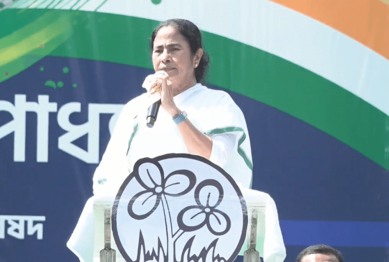 Mamata Banerjee accuses BJP of branding everybody ‘thieves’ 
