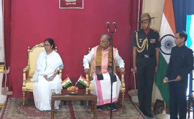 Mamata Banerjee expands cabinet, Babul Supriyo and 4 others get ministerial berths