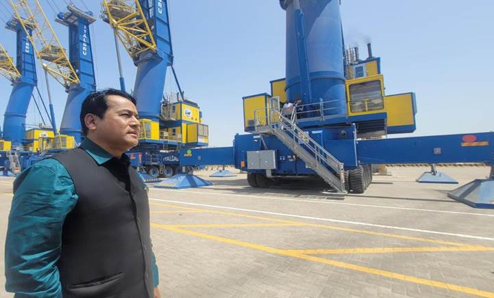 
Union Minister Sarbananda Sonowal visited to Shahid Behestti port at Chabahar in Iran on saturday