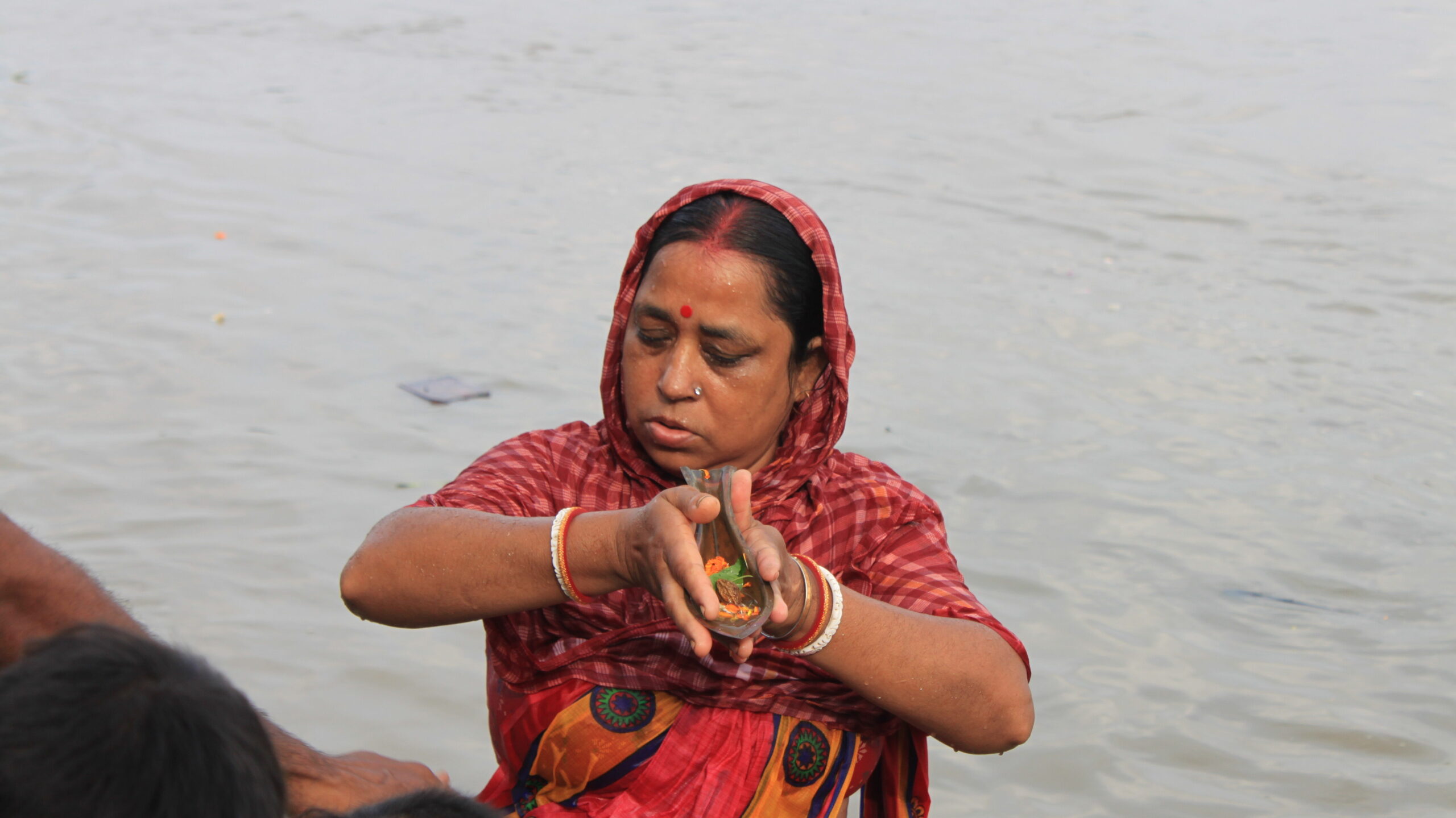 In Pics: People pay respect to their ancestors on last day of Pitrupaksha 