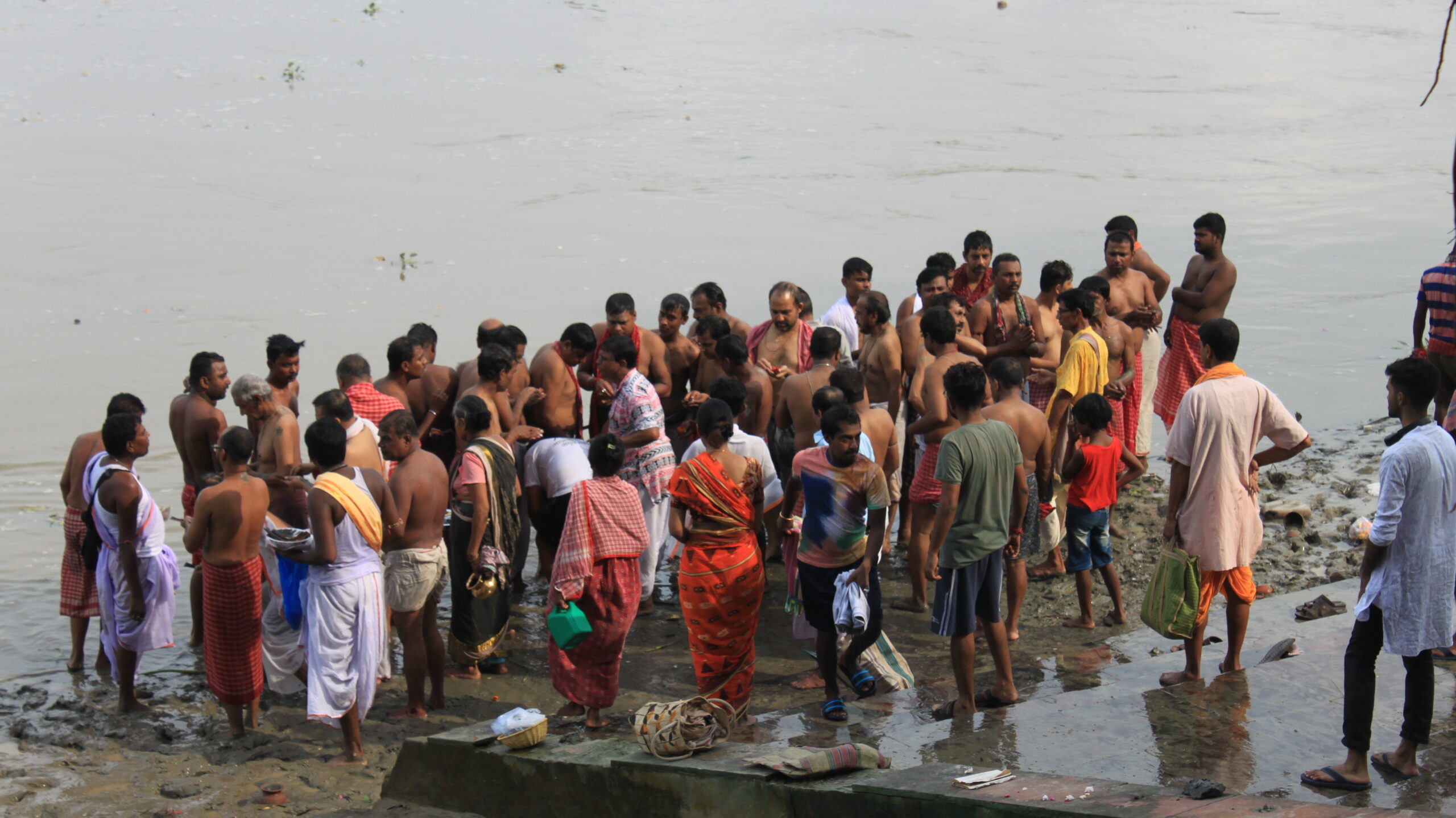 In Pics: People pay respect to their ancestors on last day of Pitrupaksha 