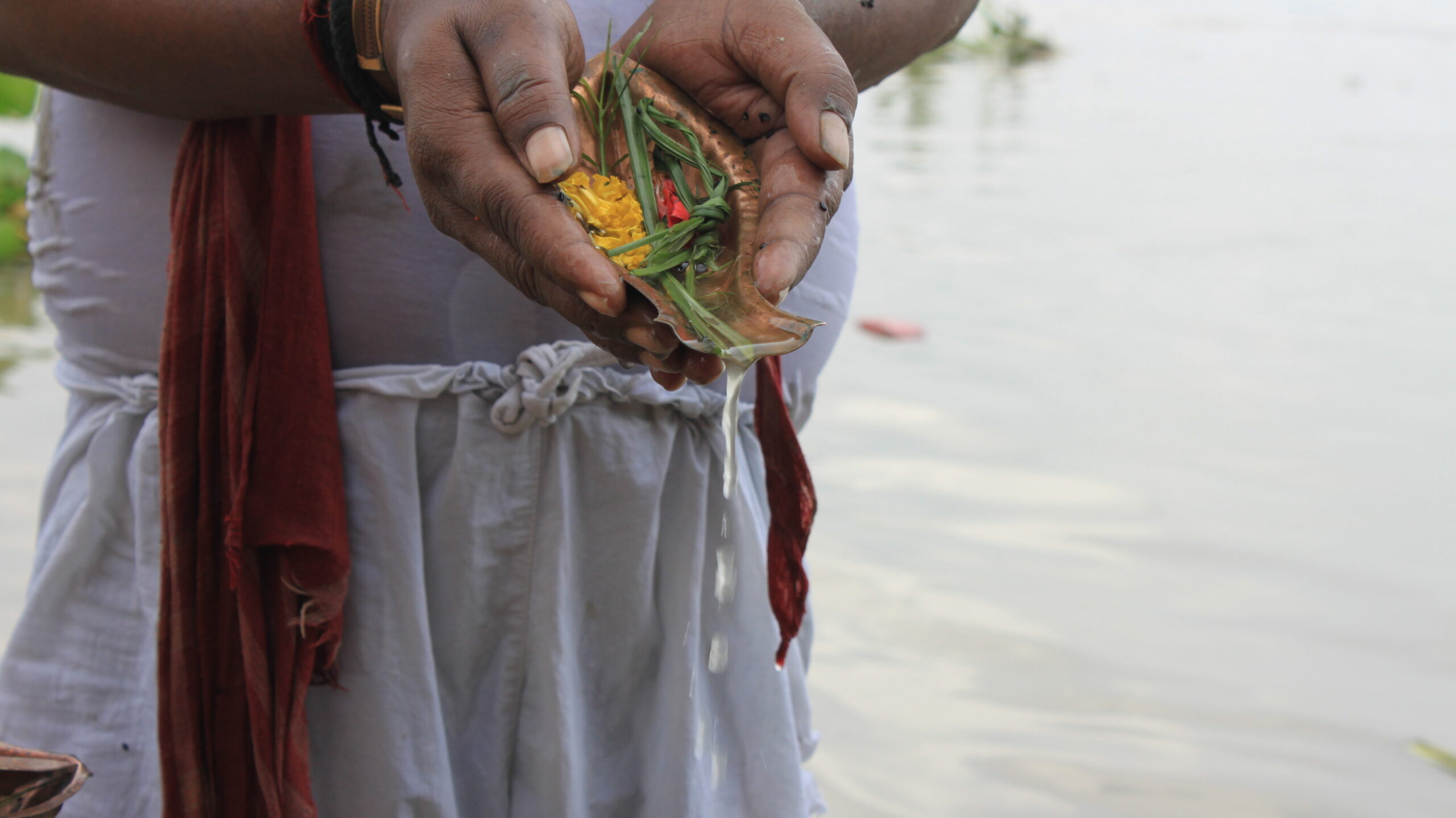 In Pics: People pay respect to their ancestors on last day of Pitrupaksha 