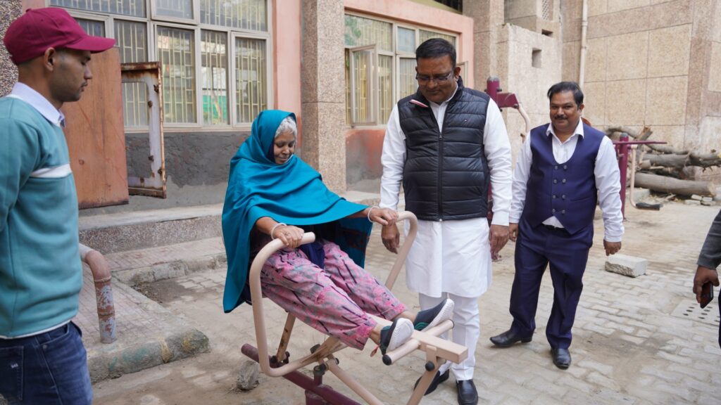 Delhi Social Welfare Minister on Saturday visited an old age home