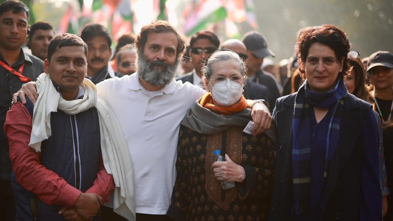Bharat Jodo Yatra: Rahul walks with Sonia, other family members