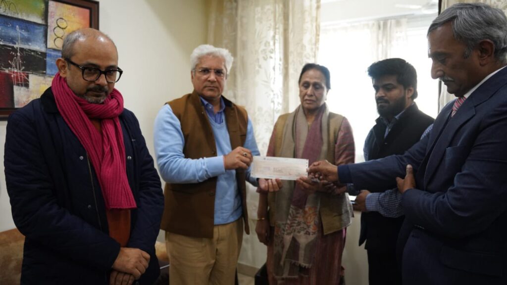 Revenue Minister Kailash Gahlot on Tuesday handed over cheques of Rs 1 crore each to families of the deceased Covid-19 warriors, Jessy Mathew and Dr Bhupendra Gupta.