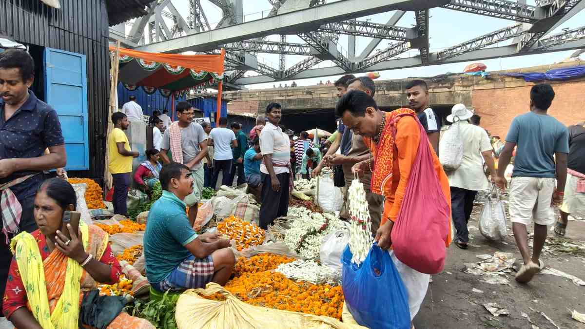 Kolkata flower market, Mallick Ghat flower market, flower sellers in Kolkata,