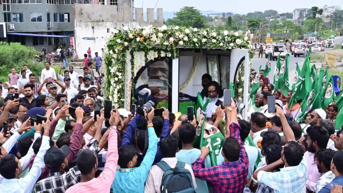 Shibu Soren cremation, Shibu Soren last rites Nemra, Dishom Guru funeral Jharkhand, Hemant Soren lights pyre,